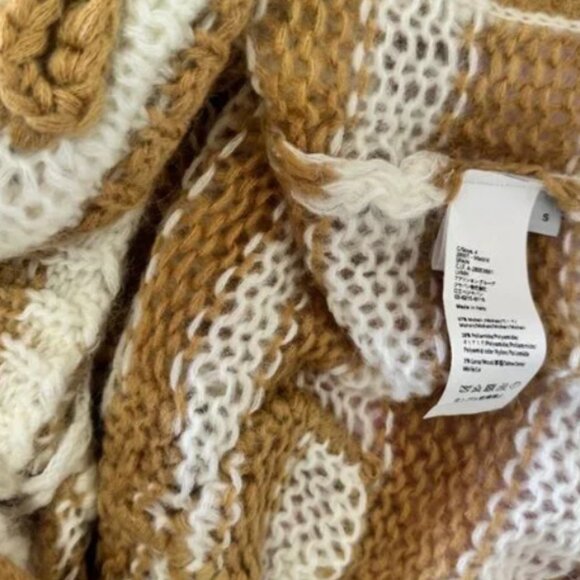 Loewe Anagram cardigan crafted from a luxurious wool-blend - Picture 12 of 12